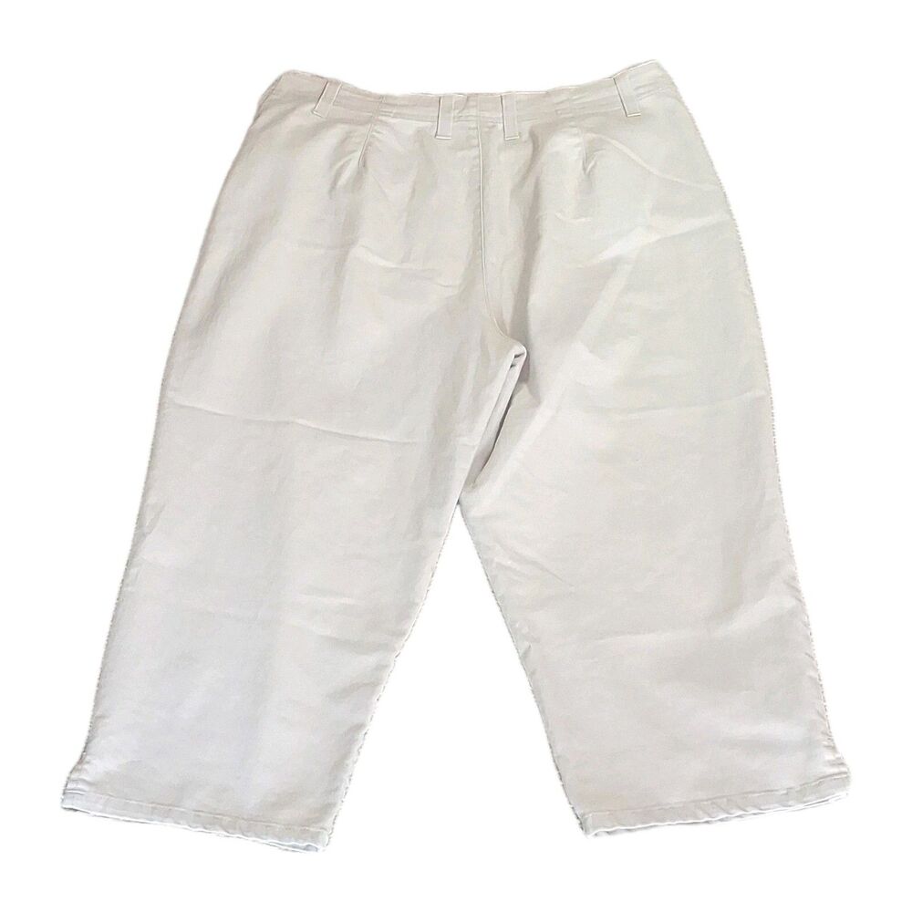 GLORIA VANDERBILT Women's Size 14 Khaki Pleated Capri Pants Cotton Blend Khakis - Picture 2 of 10